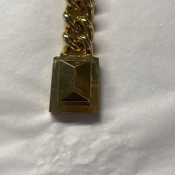 Goldtone large Cuban link Bracelet - Picture 3 of 6